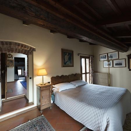 Castello Di Cernusco Lombardone Bed and Breakfast Kamer foto