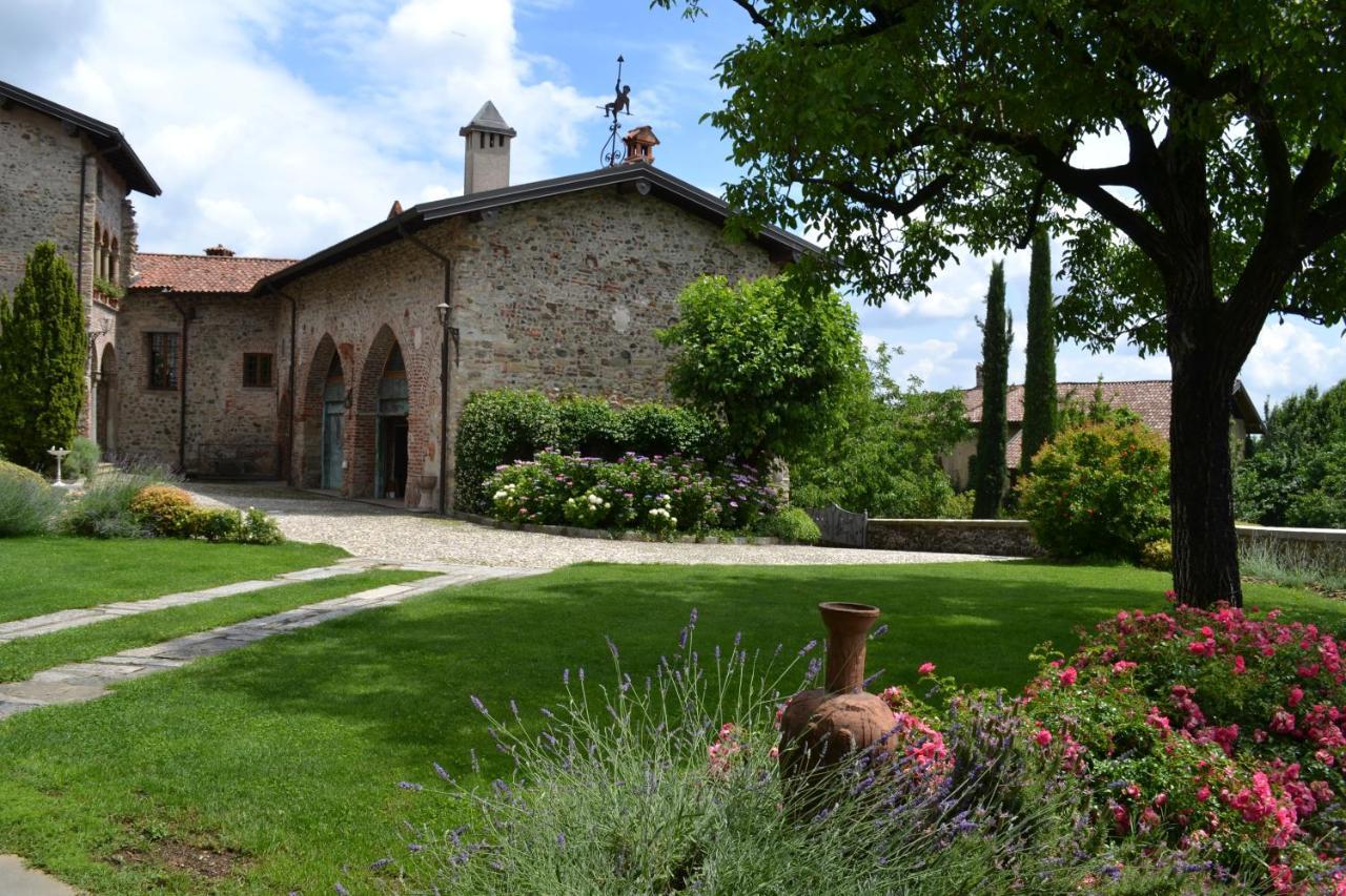 Castello Di Cernusco Lombardone Bed and Breakfast Buitenkant foto