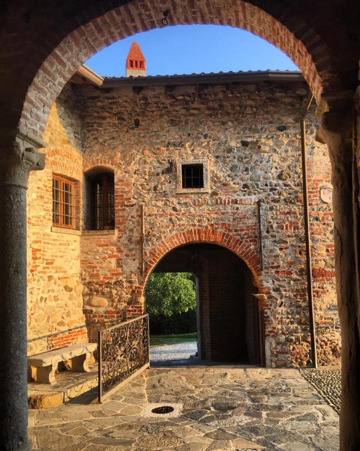 Castello Di Cernusco Lombardone Bed and Breakfast Buitenkant foto