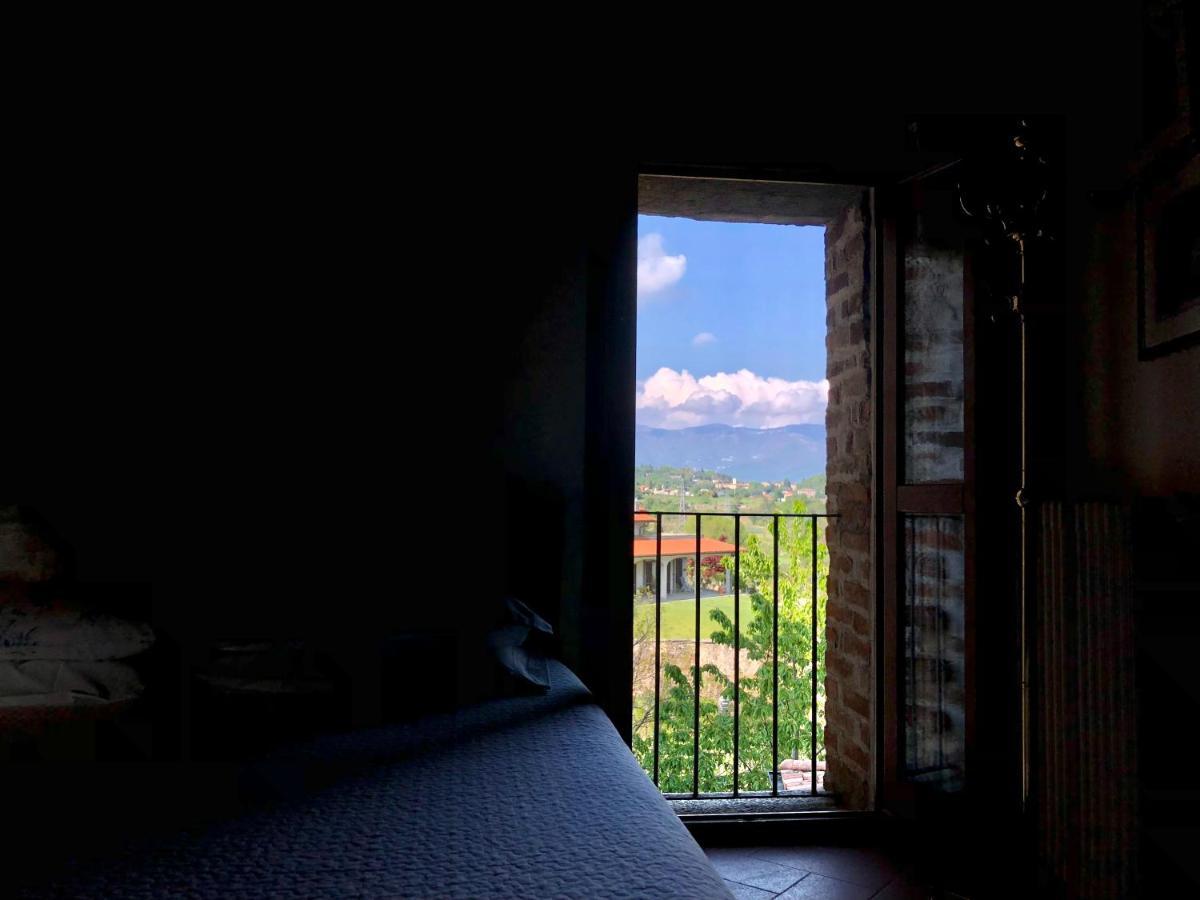 Castello Di Cernusco Lombardone Bed and Breakfast Buitenkant foto