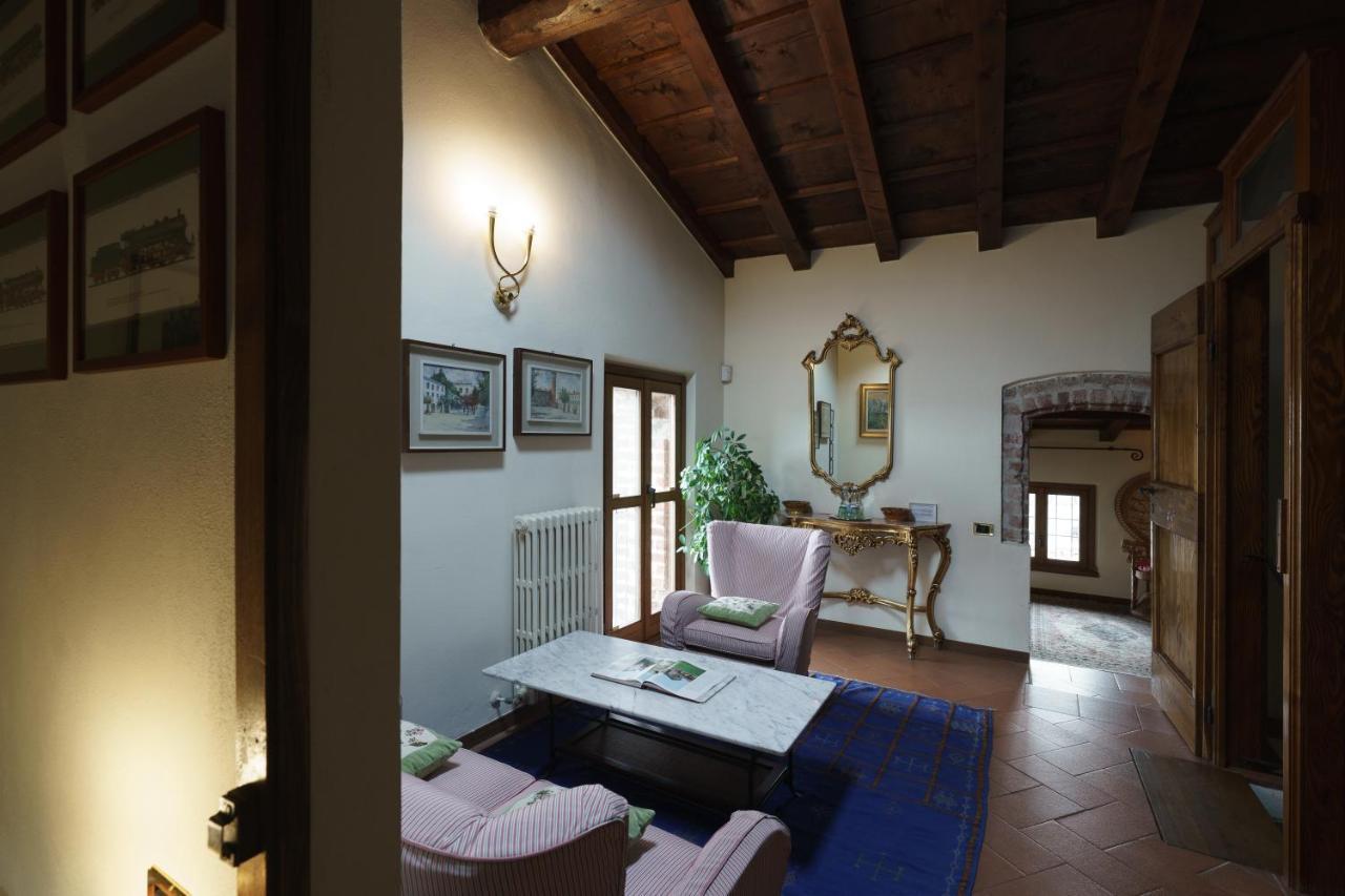 Castello Di Cernusco Lombardone Bed and Breakfast Buitenkant foto
