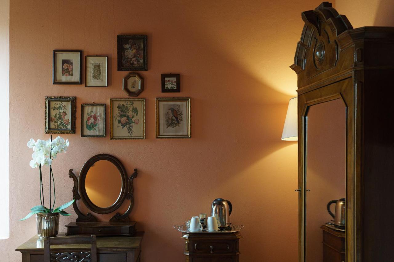 Castello Di Cernusco Lombardone Bed and Breakfast Buitenkant foto