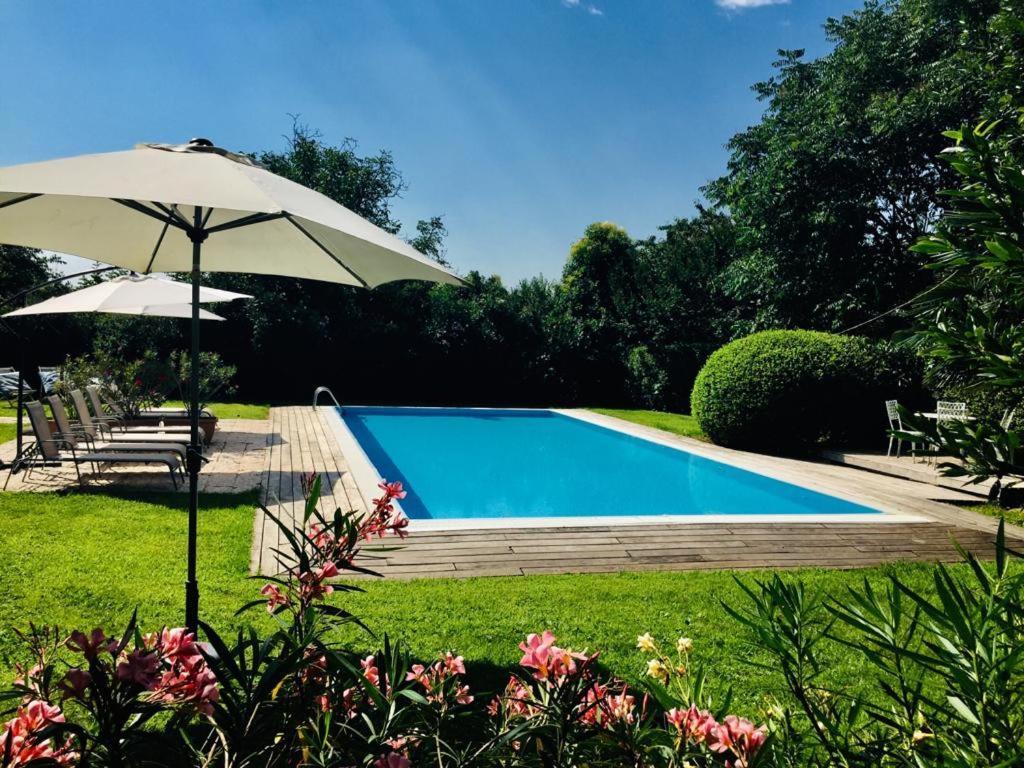 Castello Di Cernusco Lombardone Bed and Breakfast Buitenkant foto