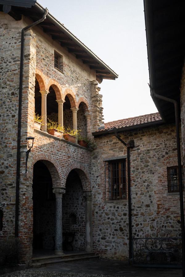 Castello Di Cernusco Lombardone Bed and Breakfast Buitenkant foto