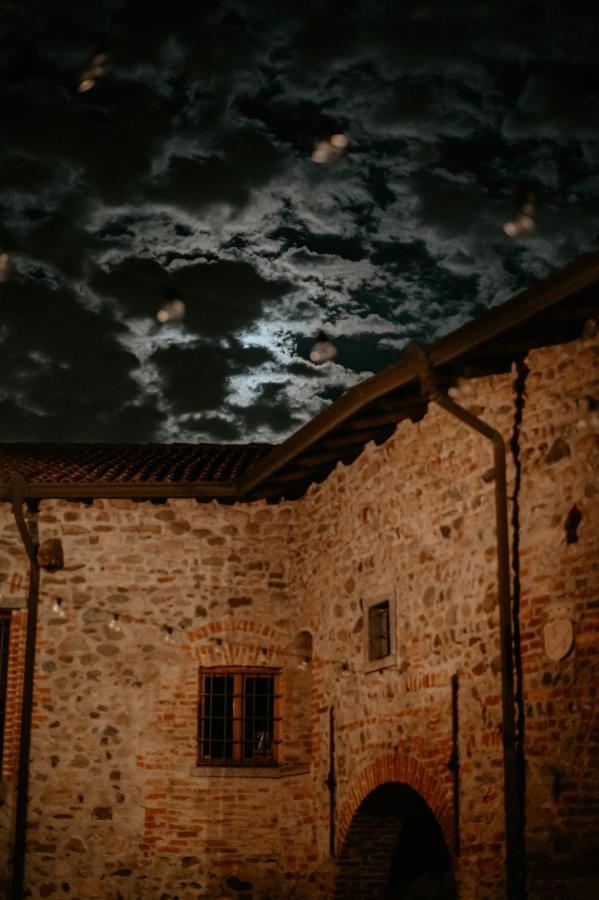 Castello Di Cernusco Lombardone Bed and Breakfast Buitenkant foto