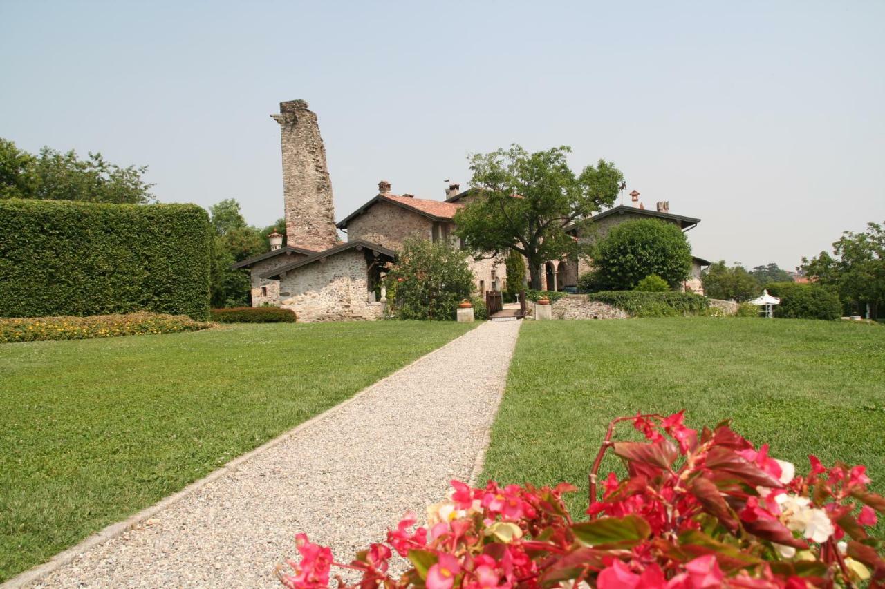 Castello Di Cernusco Lombardone Bed and Breakfast Buitenkant foto