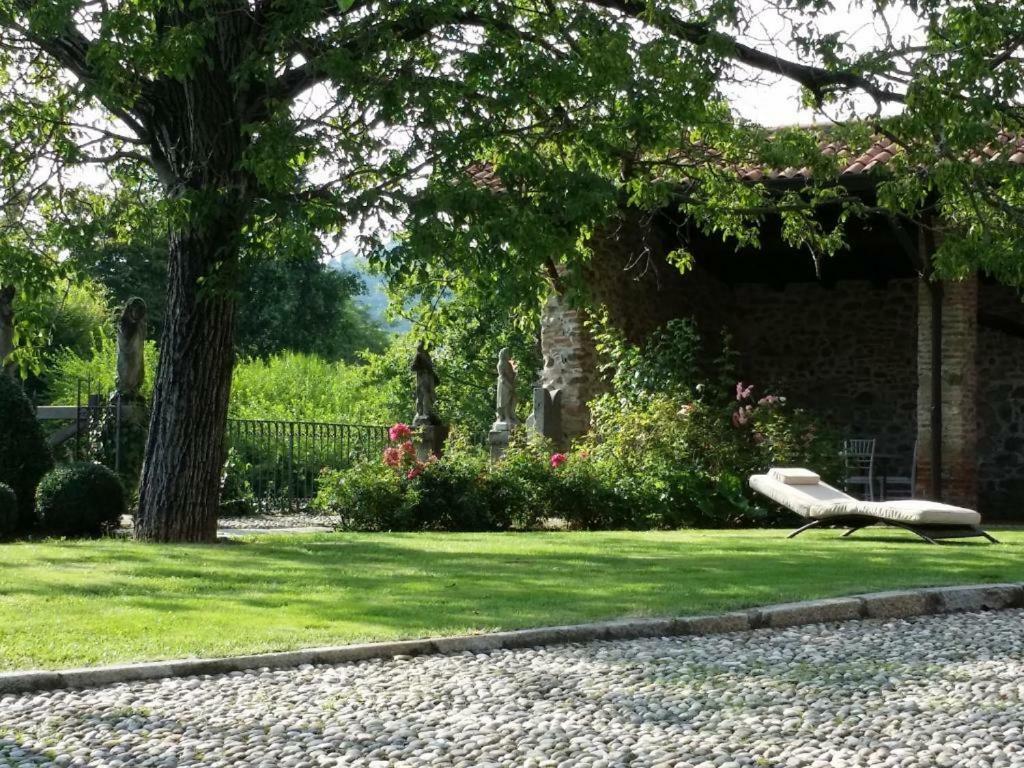 Castello Di Cernusco Lombardone Bed and Breakfast Buitenkant foto