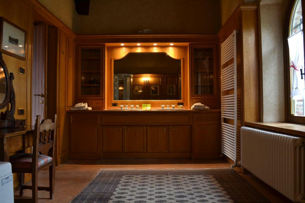 Castello Di Cernusco Lombardone Bed and Breakfast Buitenkant foto