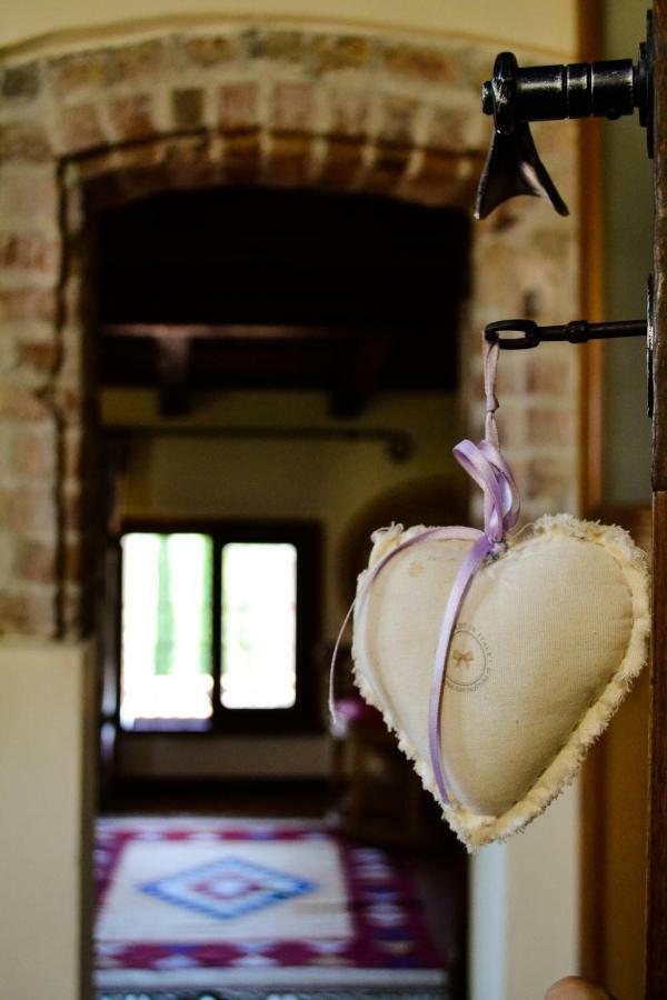 Castello Di Cernusco Lombardone Bed and Breakfast Buitenkant foto
